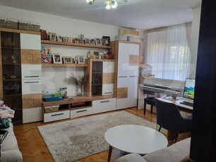 Apartament de 3 camere decomandat, zona Paltinis