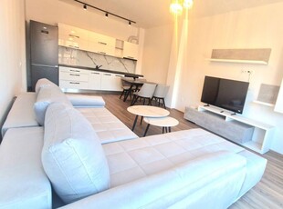 Închiriez apartament cu 3 camere, strada Alexandru Papiu Ilarian