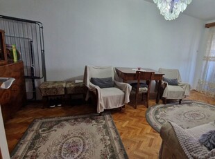 Închiriez apartament cu doua camere