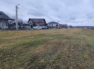 Loc de casa zona scolii in Tulbureni