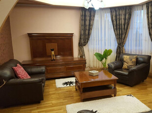 Vila 5 camere , in Ploiesti, zona 8 Martie.