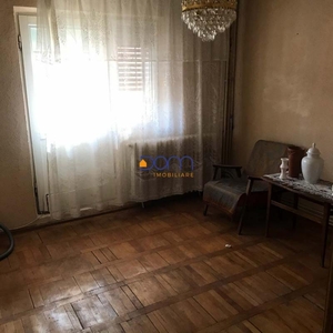 Apartament 3 camere decomandat, zona Cazarmii