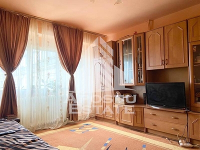 Apartament cu 2 camere, decomandat, zona Polivalenta