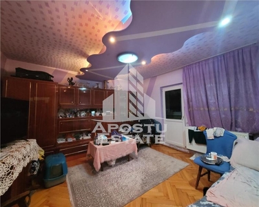 Apartament cu 3 camere, 2 bai, centrala proprie, zona Bucovina