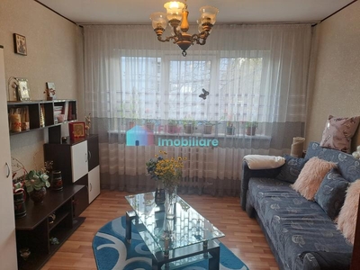 Apartament cu 3 camere in G.Enescu zona Albina etaj 1