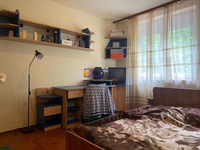 Apartament spatios 3 camere, zona linistita