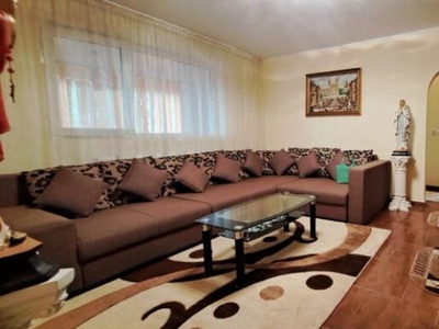 Vanzare apartament 2camere, parter , micro 11 Targoviste