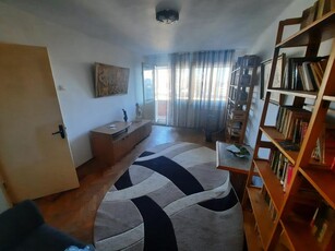 Apartament cu 3 camere decomandat, etaj 6/10, zona Tatarasi