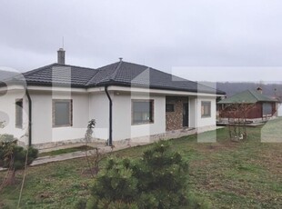 Casa individuala, 4 camere, 114 mp utili, 1100 mp teren, zona Valcele