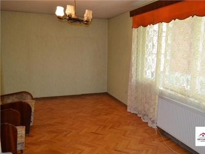 Apartament cu 3 Camere de Vanzare Zona Dambu Pietros