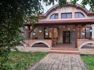Casa- Vila in zona Titulescu cu teren