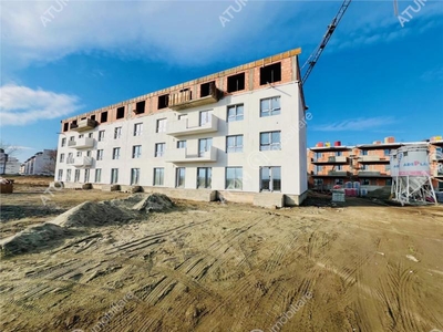 De vanzare apartament cu 3 camere decomandate la etajul 2 zona Doamna Stanca