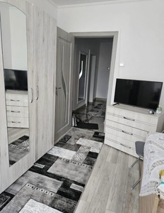 Apartament cu 3 camere, decomandat, zona Tatarasi