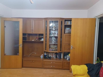 Apartament cu 3 camere, Ozana, bloc reabilitat ( LOC PARCARE ADP )