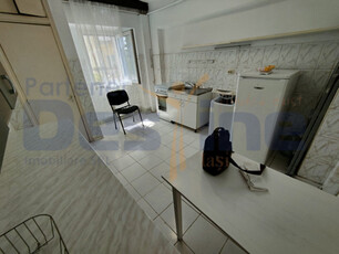 Apartament 3 camere decomandat ETAJ 3 80 MP cu boxă - Petro