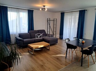 Apartament 3 camere, Zona Europa, Parcare, Garaj subteran, Balcon, Curte comuna