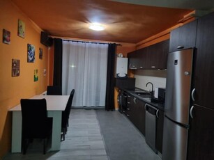 Apartament cu 2 camere, 58 mp, parcare, balcon, zona Eroilor