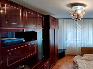 Apartament cu 2 camere, decomandat, zona Lipovei