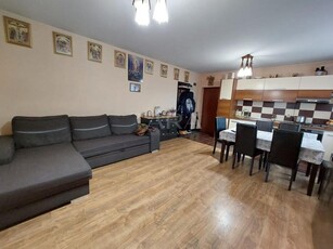 Apartament cu 3 camere in Floresti.