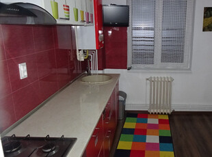 Inchiriez apartament cu 3 camere decomandat Deva