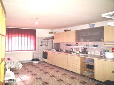 Valu lui Traian ( partea dreapta), imobil 3 camere - 88 mp., teren 540