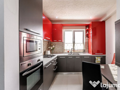 VANDUT! Apartament 3 camere - renovat recent