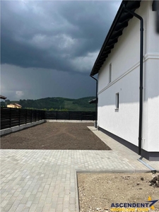 Casa constructie noua, 500 mp teren, la poalele Lempesului, Sanpetru
