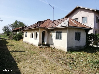 Casa cu 5 Camere de vanzare in Salicea | Panouri Solare | 800 Mp Teren