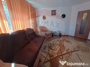 Apartament cu 2 camere decomandat zona 300