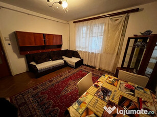 INCHIRIEZ apartament 3 camere decomandat ,zona Mihai Viteazul