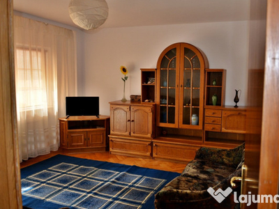 Apartament 4 camere zona centrala vis-a-vis de complex Gama