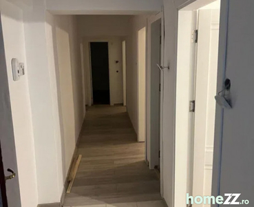 Apartament cu 3 camere decomandate si garaj Zona George Enescu