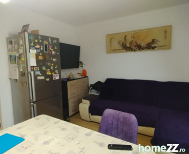 Apartament decomandat la casă