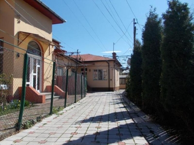 Inchiriere casa cu 3 camere(90 mp) in Targoviste-zona ultracentrala.