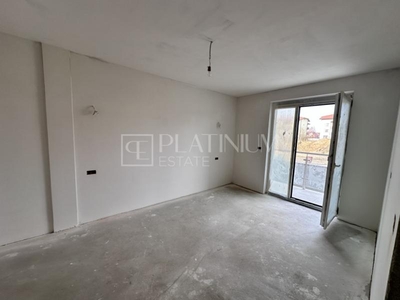 P4042 Apartament 3 camere in zona Soarelui. Gradina 81 mp. Bloc 2023