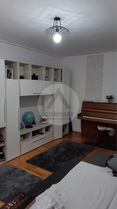 Vand apartament 3 camere Stupini