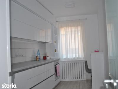 Apartament 3 camere de vanzare