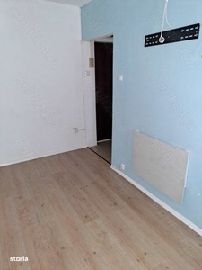 Apartament 3 camere etaj 2, 50 mp, mobilat, utilat zona Politiei