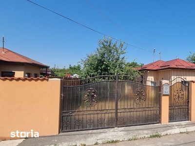 Casa 3 camere langa primaria Glina