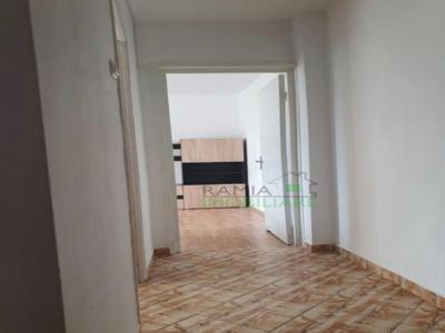 Apartament 2 camere, decomandat, etaj intermediar