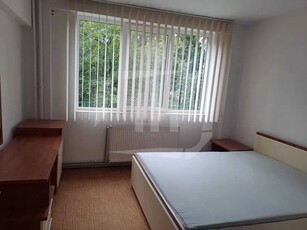 Apartament 2 camere, balcon, Zona Aleea Bizușa