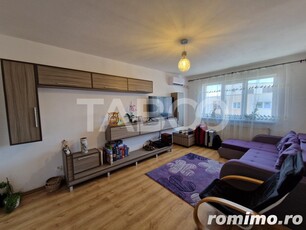 Apartament bloc cu lift 3 camere decomandat 64 mp pivnita Vasile Aaron