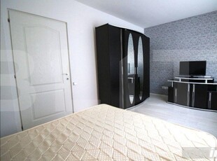 Apartament cu 2 camere decomandate, parcare, Zona Vivo