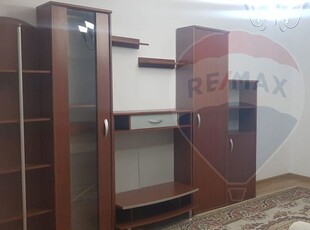 Apartament cu 3 camere de închiriat pe strada Marasesti