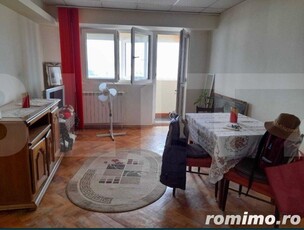 Apartament cu 4 camere, 73 mp, decomandat,