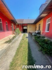 Apartament la Casă cu acces la curtea interioară în zona Semicentrală