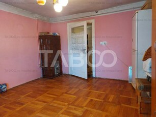 Apartament la casa 2 camere 41 mp 152 mp gradina 1 vecin Cisnadie