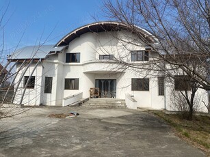 Casă 520 mp Tărtășești, 8 camere, 7 băi, teren 2000 mp