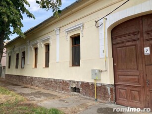 Casă masivă de cărămidă, central- Jimbolia