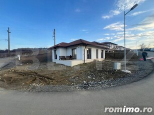 Casă pe un nivel, 3 dormitoare, 120 mp, zona Corunca